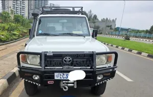 Toyota Land Cruiser 4.0 V6 GXR 2018 White