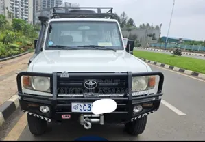 Photo - Toyota Land Cruiser 4.0 V6 GXR 2018 White