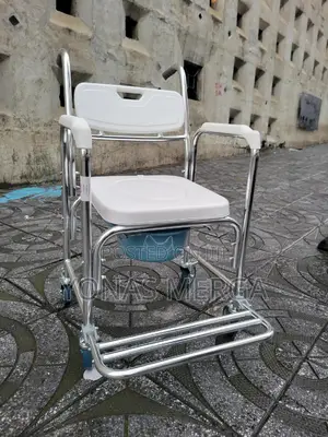 Photo - Commode Chair珠፮toilet Chair¶咀waterproof Castors With Rear Brakes