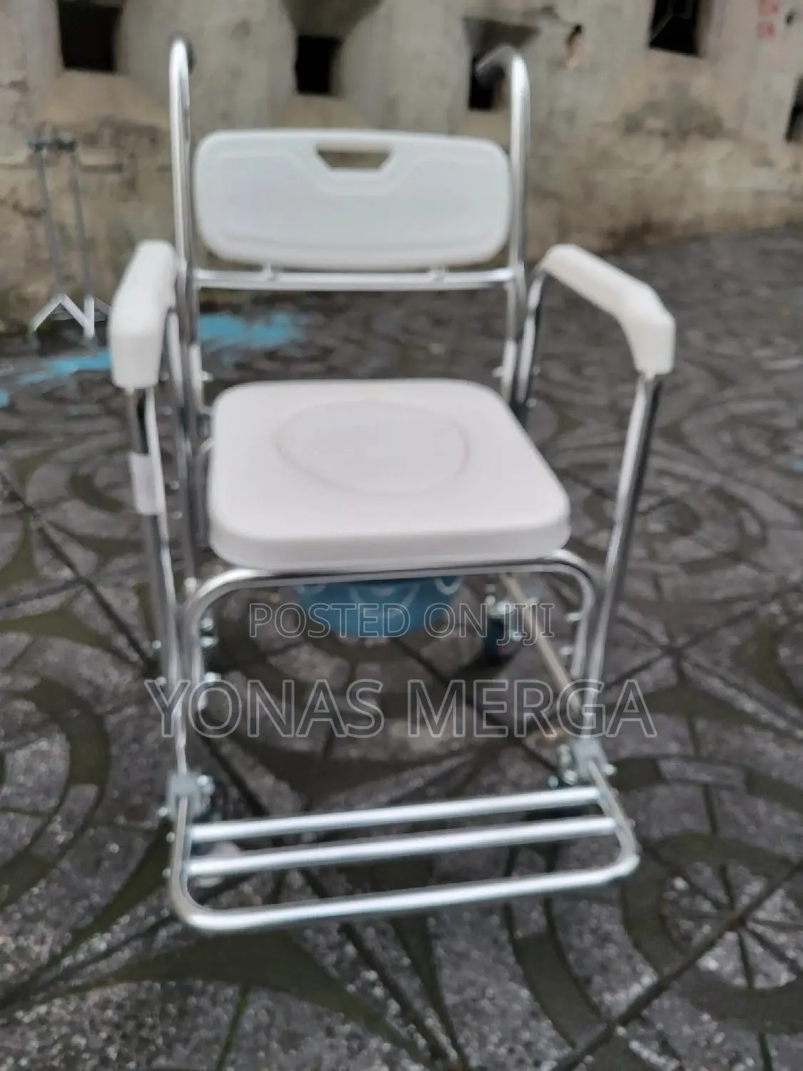 Toilet Wheelchair負፬wheelchair₫+Cleaning
Four Waterproof領0wheelchair