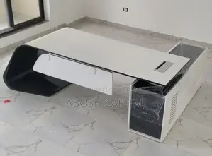 Bgatti Managerial Table