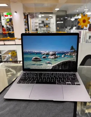 Photo - New Laptop Apple MacBook Air 2020 8GB Apple M1 SSD 256GB