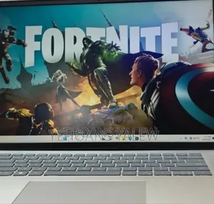 Photo - New Laptop Dell Inspiron 16 5620 16GB Intel Core i7 SSD 512GB