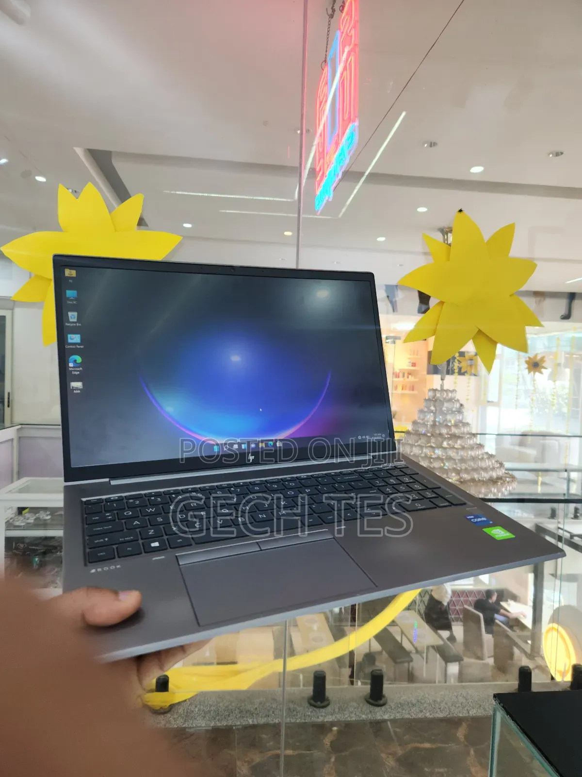 New Laptop HP ZBook Firefly G8 16GB Intel Core I7 SSD 1T