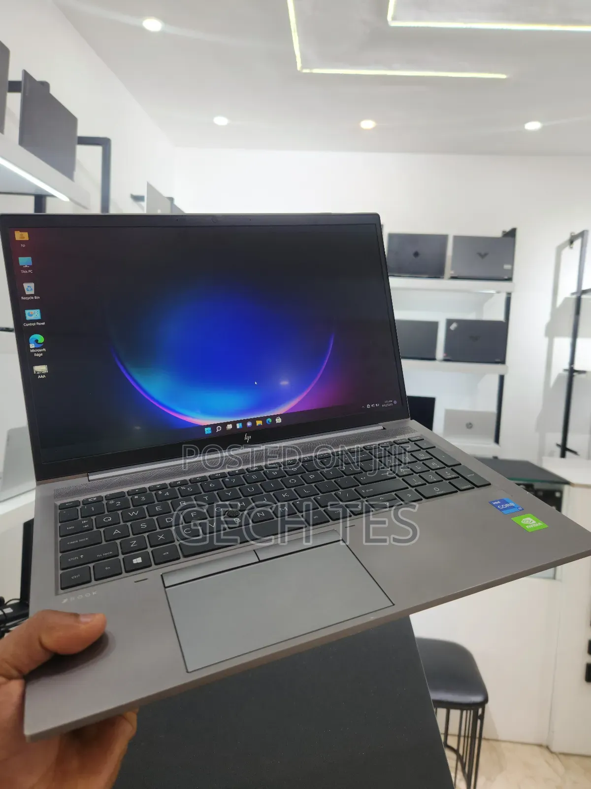 New Laptop HP ZBook Firefly G8 16GB Intel Core I7 SSD 1T