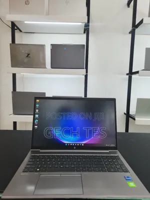 New Laptop HP ZBook Firefly G8 16GB Intel Core I7 SSD 1T