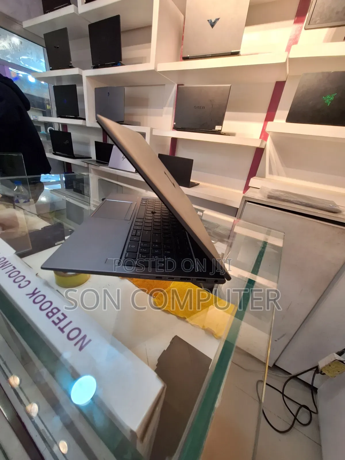 New Laptop HP ZBook Firefly G8 16GB Intel Core i7 SSD 512GB