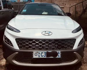Photo - Hyundai Kona Limited 2022 White