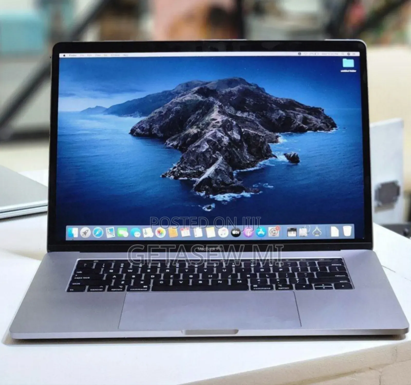 New Laptop Apple MacBook Pro 2019 16GB Intel Core I9 SSD 512GB