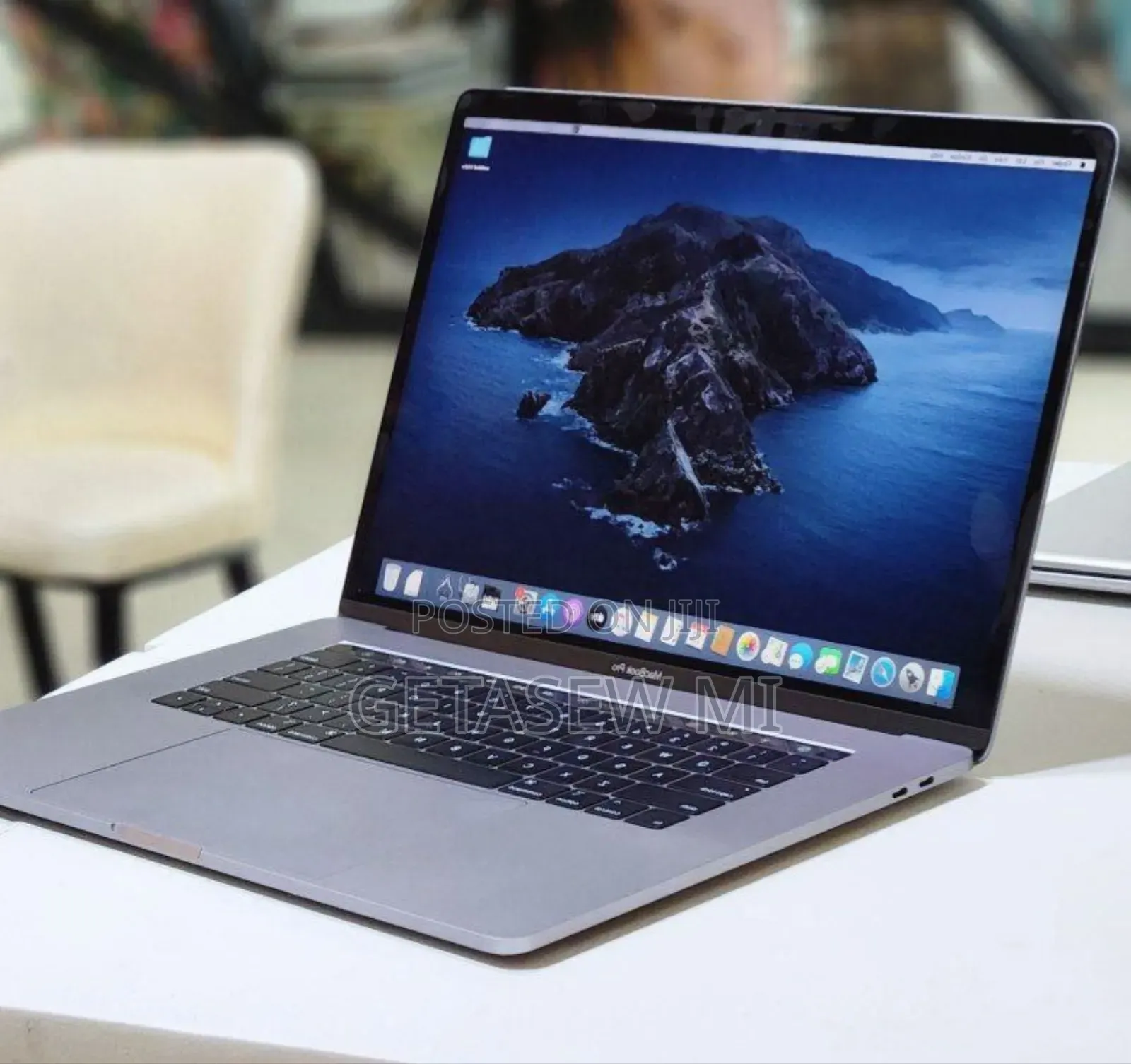 New Laptop Apple MacBook Pro 2019 16GB Intel Core I9 SSD 512GB