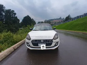 Suzuki Swift 2022 White