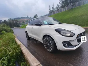 Suzuki Swift 2022 White