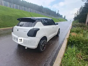 Suzuki Swift 2022 White