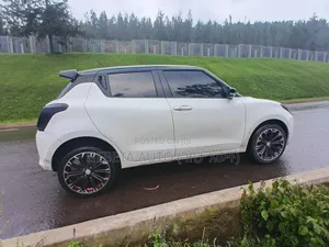 Suzuki Swift 2022 White