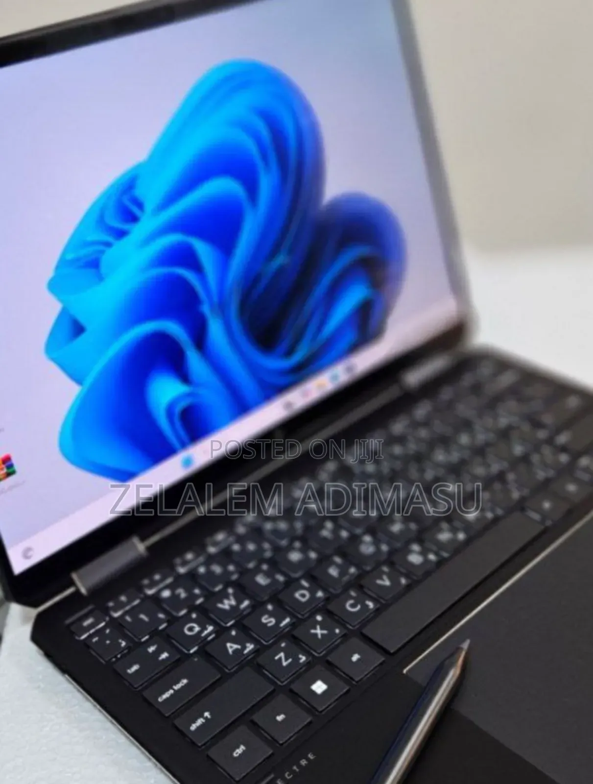 New Laptop HP Spectra 13 16GB Intel Core I7 SSD 1T