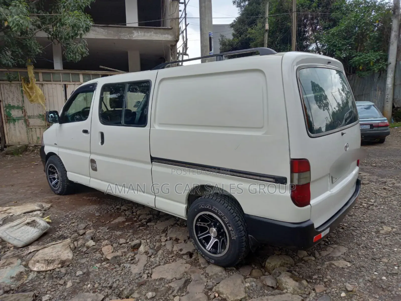 Toyota HiAce 2011 White