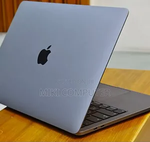New Laptop Apple MacBook Pro 2020 8GB Intel Core I5 SSD 256GB
