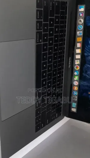 New Laptop Apple MacBook Pro 2017 8GB Intel Core I5 SSD 128GB