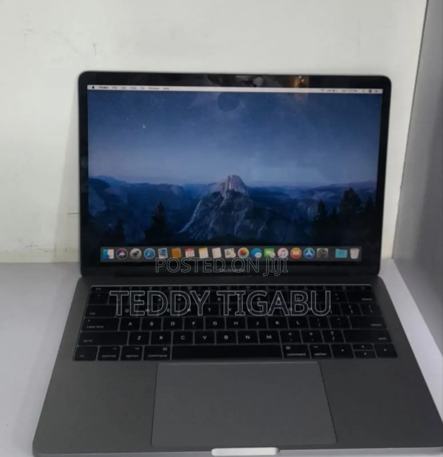New Laptop Apple MacBook Pro 2017 8GB Intel Core I5 SSD 128GB
