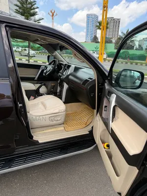 Toyota Land Cruiser 2012 Black