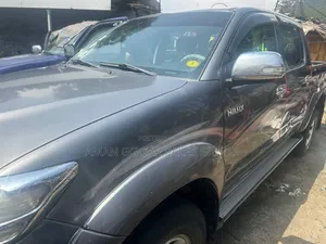 Toyota Hilux 2014 Gray