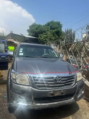Photo - Toyota Hilux 2014 Gray