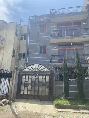 7bdrm House in Summit, Bole for sale