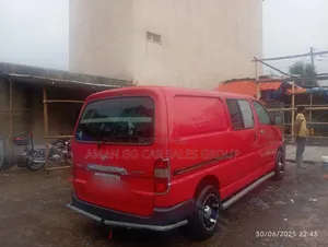 Toyota HiAce 2010 Red