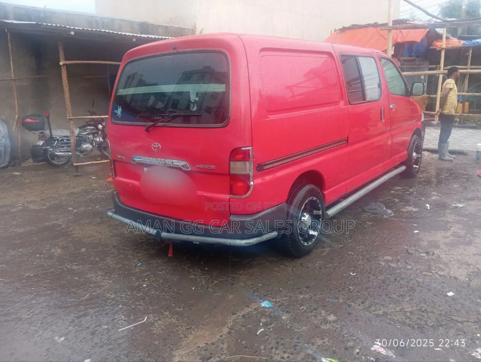 Toyota HiAce 2010 Red