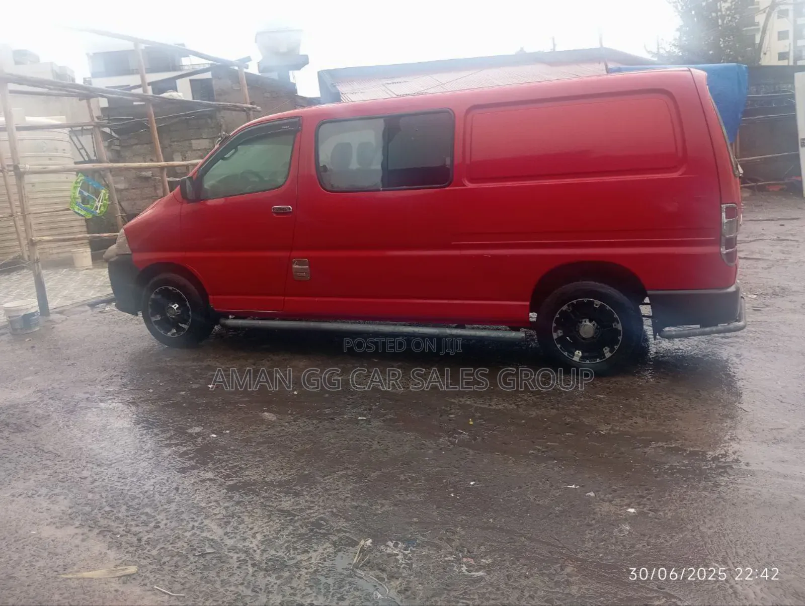 Toyota HiAce 2010 Red