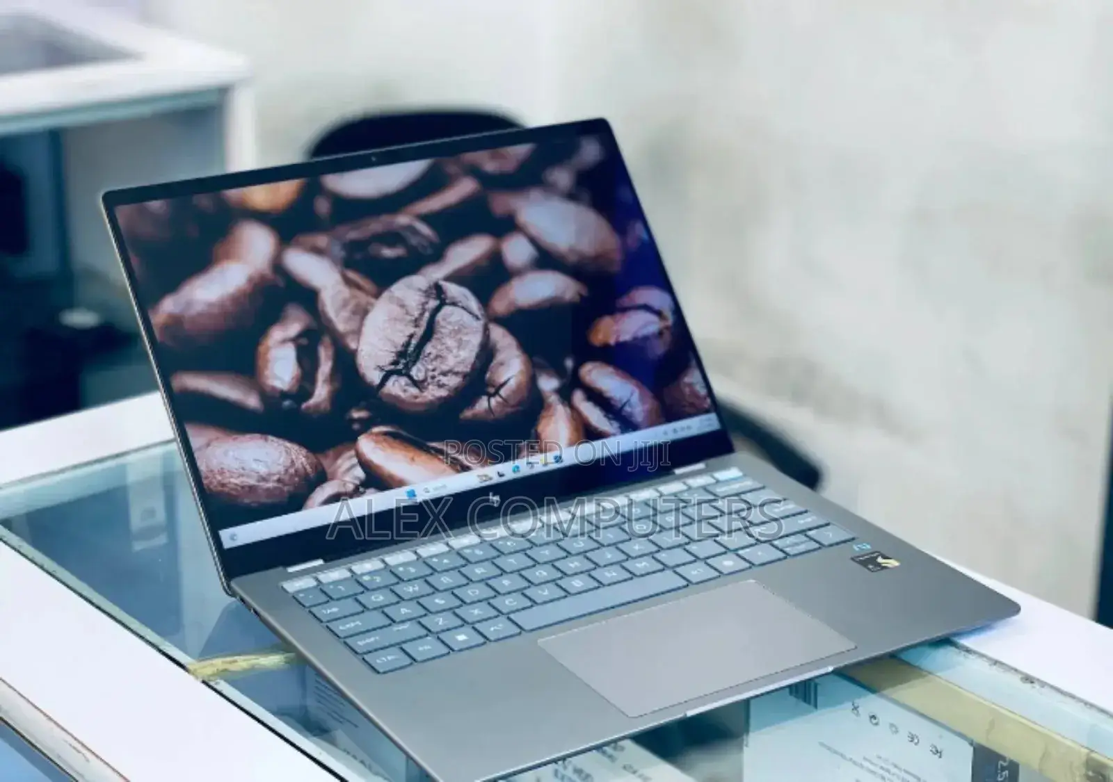New Laptop HP OmniBook 5 14" 16GB Qualcomm Snapdragon X Elite SSD 1T
