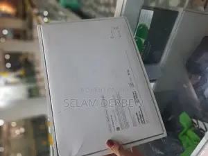 Photo - New Laptop Apple MacBook 16GB Apple M4 SSD 256GB