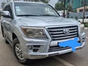 Photo - Toyota Land Cruiser 4.5 V8 DLX 2012 Silver