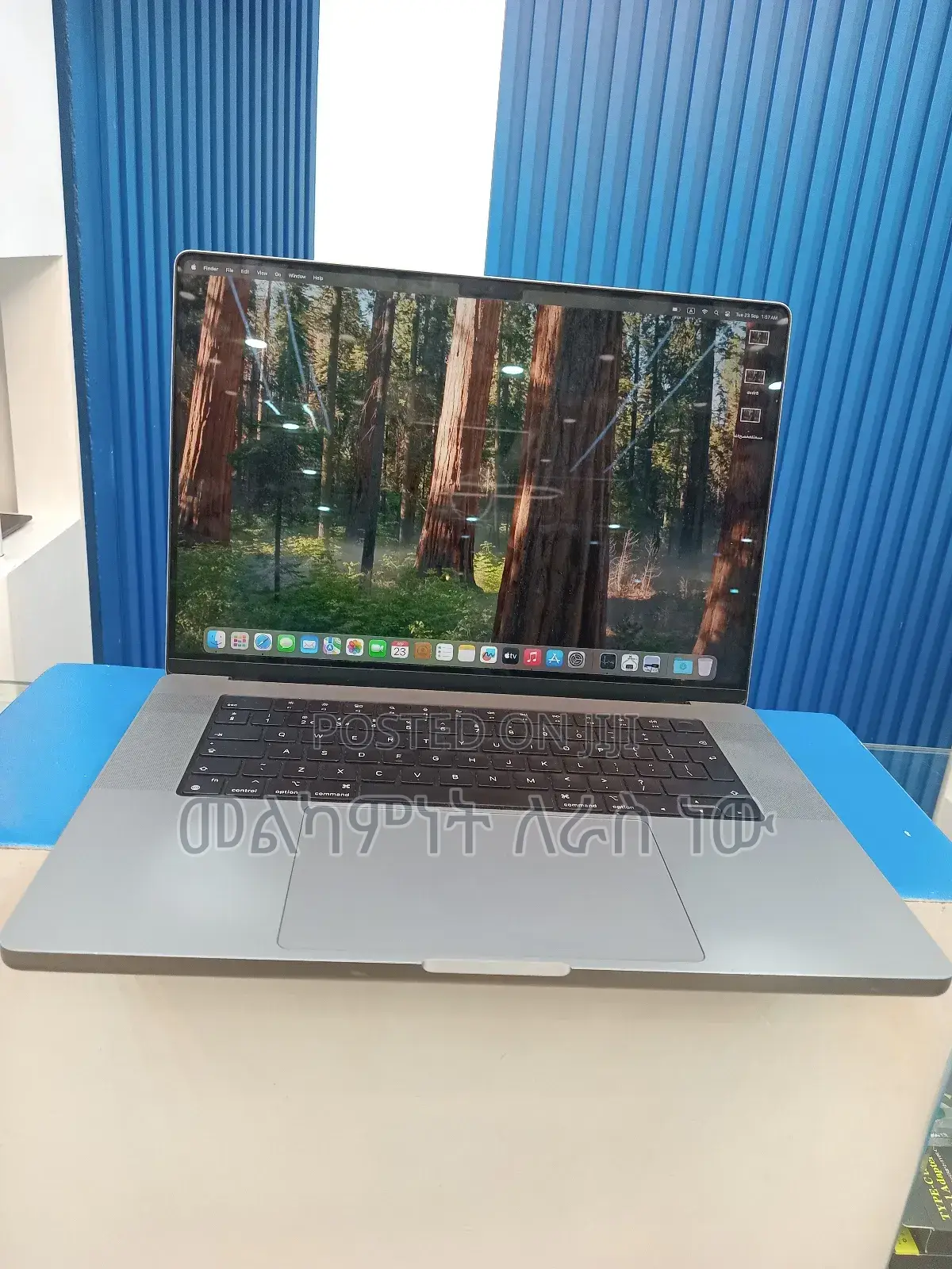 New Laptop Apple MacBook Pro M1 16GB Apple M1 Pro SSD 512GB