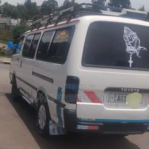 Toyota HiAce 2004 White