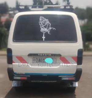 Toyota HiAce 2004 White