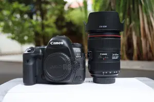 Photo - Canon Eos 5d Mark 4 With 24-105mm Lens