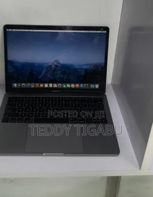 New Laptop Apple MacBook Pro 2017 16GB Intel Core I5 SSD 128GB