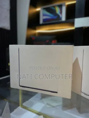 New Apple MacBook Air 2025 M4 13-Inch 16GB Intel Core I7 SSD 256GB