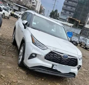 Photo - Toyota Highlander Hybrid 2024 White
