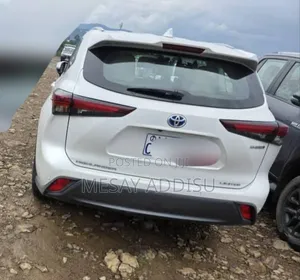 Toyota Highlander Hybrid 2024 White