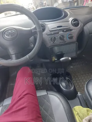 Photo - Toyota Vitz 2004 Silver