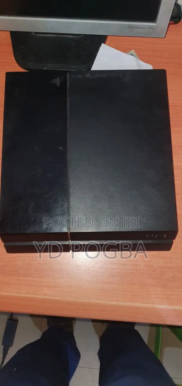 Ps4 Fat Jailbroken Almost New Condition