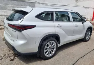 Toyota Highlander Limited FWD 2023 White