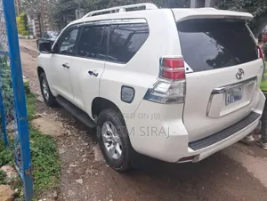 Toyota Land Cruiser Prado 2.7 i 2012 White