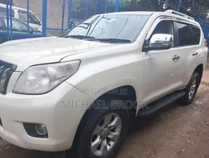 Toyota Land Cruiser 2012 White