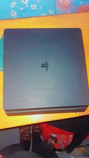 Ps4 Slim – 2 Original Joysticks + Fifa 25 & 5 More Games