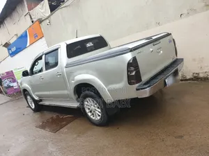 Toyota Hilux 2015 Gold