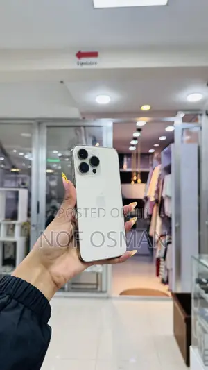 Photo - Apple iPhone 14 Pro Max 128 GB Gold