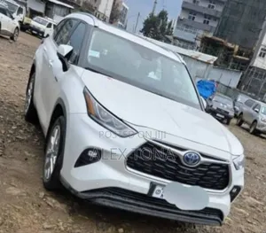 Photo - Toyota Highlander Limited FWD 2024 White